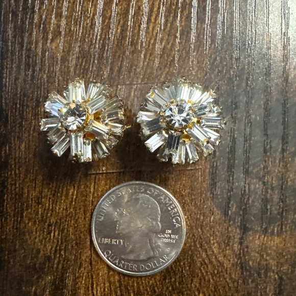 Vintage Gold Tone Rhinestone Flower Clip on Earrings Cocktail Statment Fashion - Picture 2 of 3
